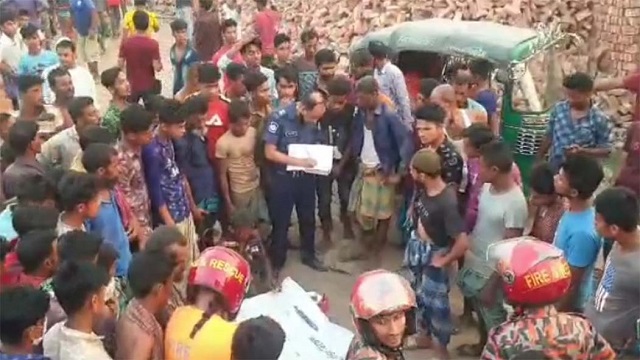 ইটভাটার দেয়াল ধ্বসে পড়ে ৩ শ্রমিক নিহত