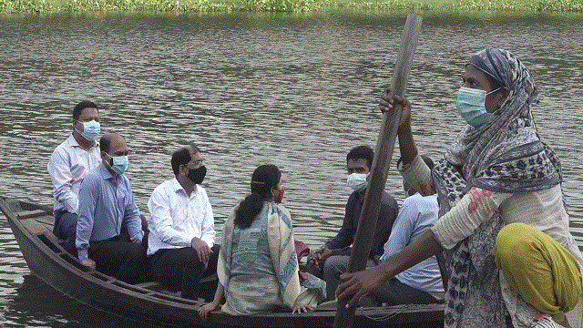 ৩ কন্যার স্বপ্ন পূরণে এগিয়ে এলেন জেলা প্রশাসক