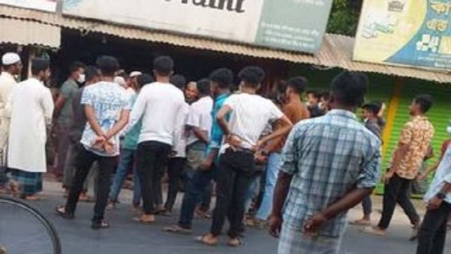 লক্ষ্মীপুর মীরগঞ্জে বেপরোয়া কিশোর গ্যাং