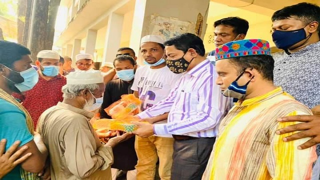 মে দিবসে আলোচনা সভা ও শ্রমিকদের মাঝে ইফতার বিতরণ
