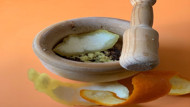 ত্বকের যত্নে লেবুর খোসা