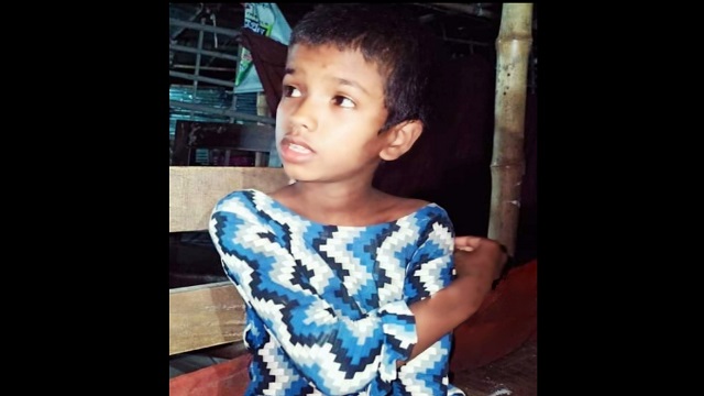 শিশু ভিক্ষুক আঁখিকে পরিবারের কাছে পৌঁছে দিল পুলিশ