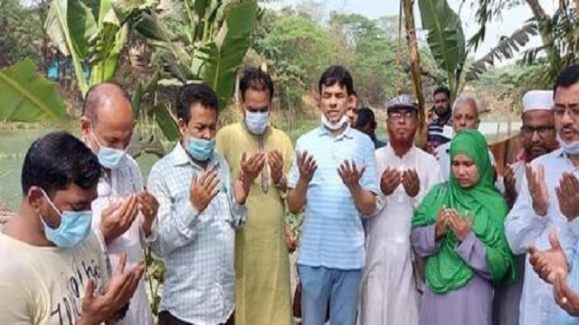 মাদারীপুর পৌরসভার রাস্তা নির্মাণ কাজ উদ্বোধন করলেন পৌর মেয়র