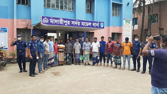 মাদারীপুরে সরকারি কাজে বাঁধা দেয়ায় পুলিশের মামলা, গ্রেফতার ১৩