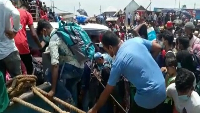 বাংলাবাজার-শিমুলীয়া রুটে ঢাকামুখী যাত্রীদের প্রচন্ড চাপ