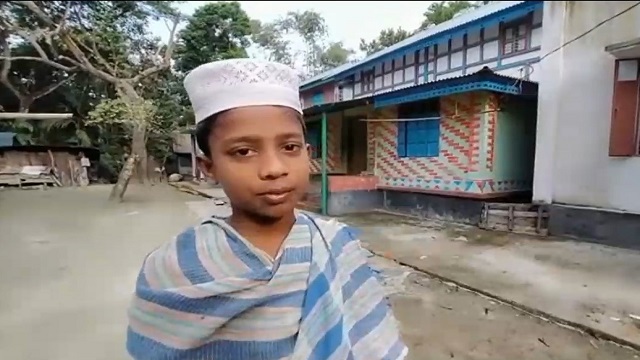 সিসি ক্যামেরা লুঙ্গি দিয়ে ঢেকে চার শিক্ষার্থীকে বেধড়ক মারধর