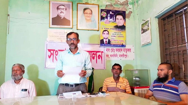 ডাসার উপজেলার ইউপি চেয়ারম্যানের সংবাদ সম্মেলন