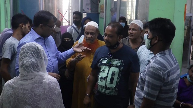  সোনালী ব্যাংক থেকে টাকা উত্তোলনের পর গ্রাহকের টাকা চুরির অভিযোগ