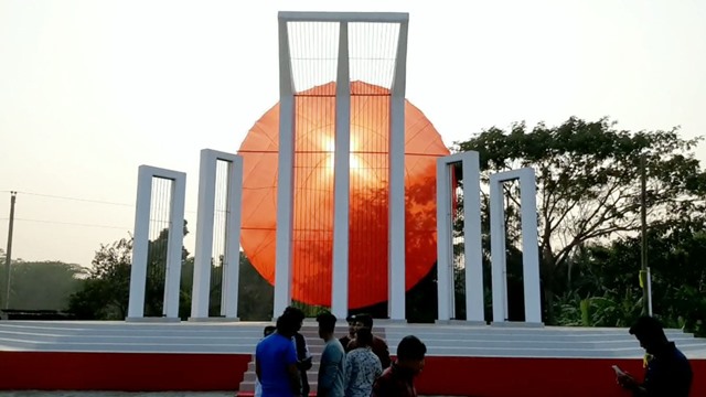 মাদারীপুরে দেশের দ্বিতীয় সুউচ্চ ৪৪ ফুট শহীদ মিনার নির্মিত