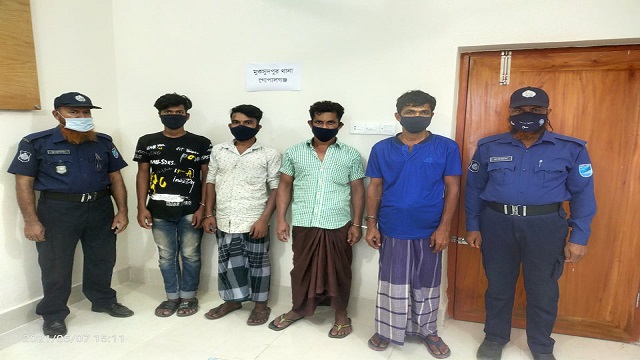 মুকসুদপুরে ডাকাত রফিকসহ গ্রেফতার ৪