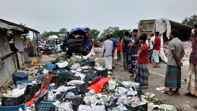 মান্দায় ট্রাক এবং মিনিট্রাকের মুখোমুখি সংঘর্ষে নিহত- ২