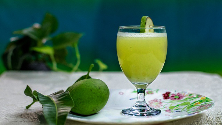 গরমে কাঁচা আমের সরবত 
