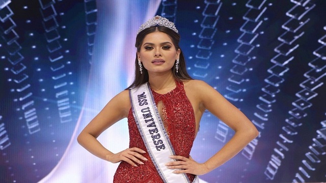 মিস ইউনিভার্সের মুকুট এবার মেক্সিকান প্রকৌশলীর মাথায়