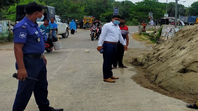 মুকসুদপুরে অবৈধভাবে সড়ক দখলকারীদের বিরুদ্ধে ভ্রাম্যমান আদালতের জরিমানা