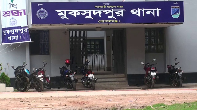 গোপালগঞ্জের ট্রাকের মুখোমুখি সংঘর্ষে যুবক নিহত, আহত ৩