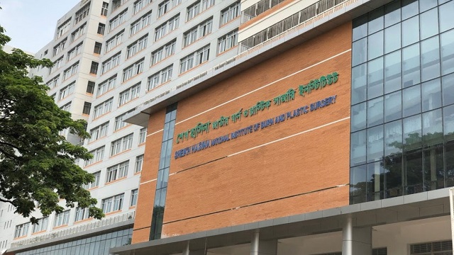 সায়দাবাদে বৈদ্যুতিক শর্ট সার্কিট থেকে আগুন লেগে তিন জন দগ্ধ