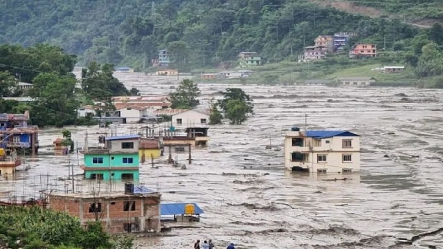 বন্যা ও ভুমিধ্বসে নেপালে ১৬ জনের মৃত্যু