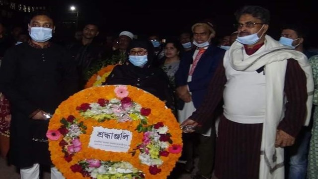 কালকিনিতে প্রথম প্রহরে শহীদ মিনারে শ্রদ্ধা নিবেদন