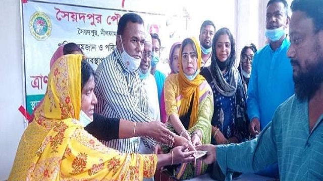 কর্মহীনদের সরকারি অর্থ সহায়তা প্রদান করলেন মেয়র রাফিকা