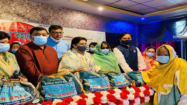 সৈয়দপুরে প্রধানমন্ত্রীর ঈদ সামগ্রী ও মানবিক সহায়তা বিতরণ