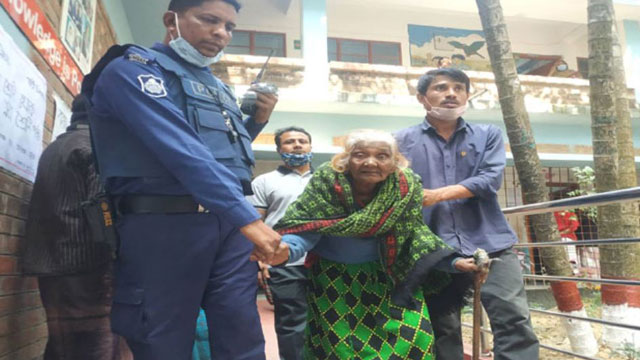 চসিক নির্বাচনে ভোট দিলেন ১১৫ বছরের বৃদ্ধা