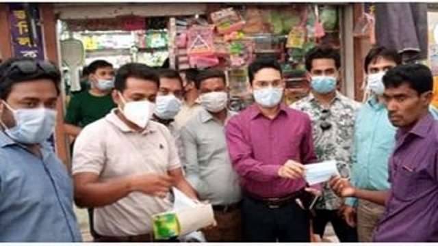 মান্দা উপজেলা প্রেসক্লাবের উদ্যোগে মাস্ক বিতরণ