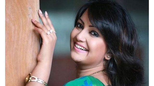 যুক্তরাষ্ট্রে করোনার টিকা নিলেন নওশীন