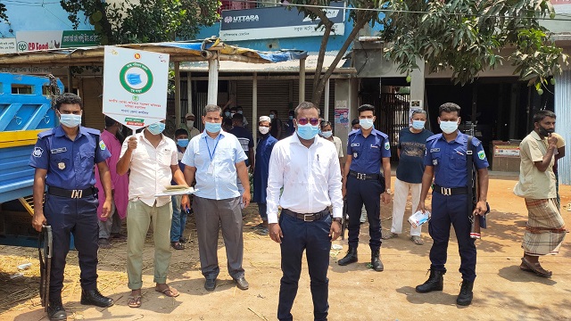পাবনায় এক প্রতিষ্ঠান থেকে দুই লক্ষাধিক টাকা জরিমানা আদায়