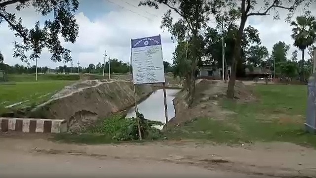 পার্বতীপুরে নদী পুনঃখননের কাজে এক কিলোমিটার নদী খনন না করার অভিযোগ