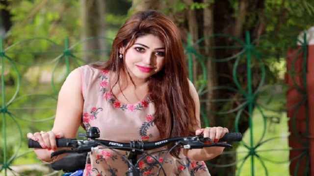 অভিনয় ছাড়লেন প্রিয়া আমান!