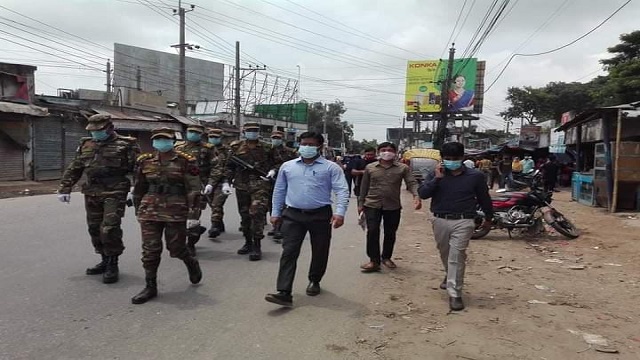 পলাশবাড়ীতে উপজেলা প্রশাসনের অভিযান