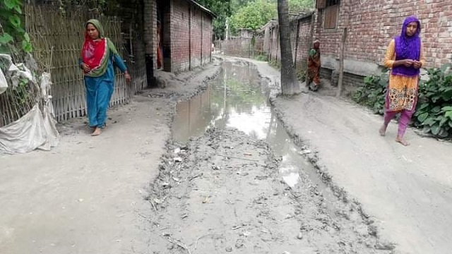 পলাশবাড়ীতে ট্রাক্টর দিয়ে রাস্তা নষ্ট
