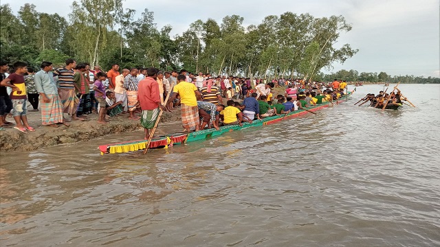 পলাশবাড়ীতে ঐতিহ্যবাহী নৌকা বাইচ প্রতিযোগিতা অনুষ্ঠিত