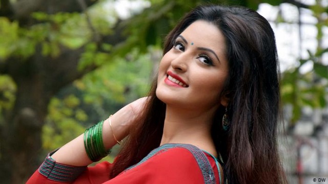 পরীমনির সদস্যপদ স্থগিত করল শিল্পী সমিতি