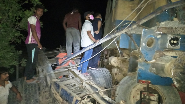 রাজশাহী নগরীতে ট্রেন ও ট্রাক সংঘর্ষ