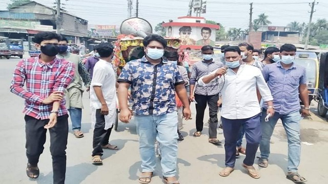 করোনা সচেতনতা বৃদ্ধিতে মাইকিং ও মাস্ক বিতরণ
