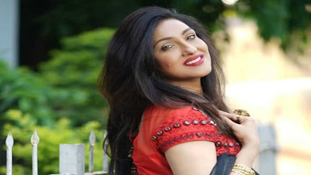 এবার করোনায় আক্রান্ত ঋতুপর্ণা