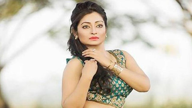 গ্রেপ্তার অভিনেত্রী রোমানা স্বর্ণা