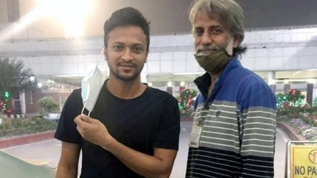 গভীর রাতে ঢাকায় ফিরেছেন সাকিব