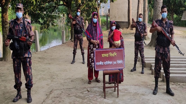 এক নারী মানব পাচারকারীসহ ৪ জন বাংলাদেশী আটক