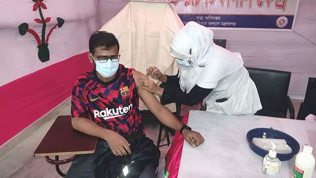 সাতক্ষীরায় দ্বিতীয় দফায় করোনা টিকা প্রদান শুরু