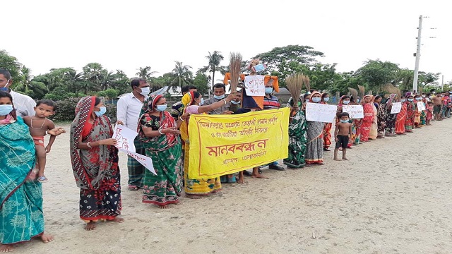 সাতক্ষীরায় সন্ত্রাসী হামলার প্রতিবাদে মানববন্ধন ও বিক্ষোভ সমাবেশ অনুষ্ঠিত