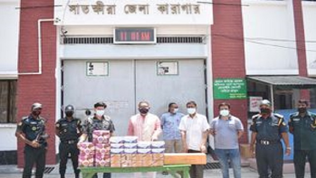 কারাবন্দীদের জন্য স্বাস্থ্যসুরক্ষা সামগ্রী প্রদান করলেন এমপি