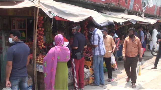 সাতক্ষীরায় মানা হচ্ছেনা লকডাউন