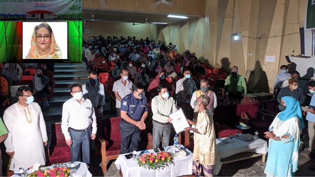 সাতক্ষীরার ৬৬৫ টি ভূমিহীন ও গৃহহীন পরিবার পেল প্রধানমন্ত্রীর উপহার 