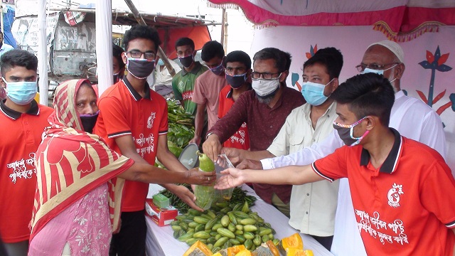 মানুষের জন্য “ফ্রি সবজির” দোকান দিল সাতক্ষীরা বালক উচ্চ বিদ্যালয়ের শিক্ষার্থীরা