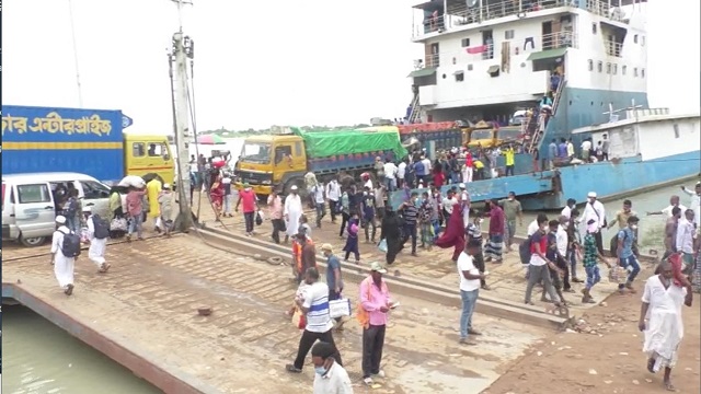 শিমুলীয়া-বাংলাবাজার রুটে এখনো দুইমুখী যাত্রীর চাপ