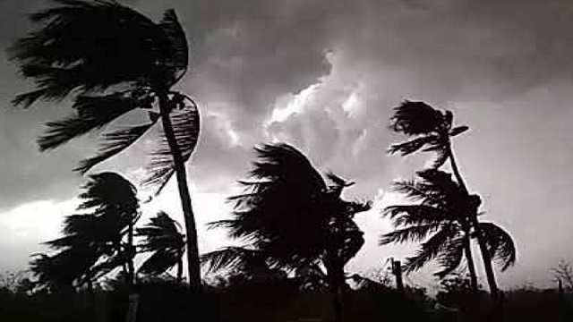 দেশজুড়ে ঝড়ের আশঙ্কা, নদীবন্দরে ২ নম্বর সতর্ক সংকেত