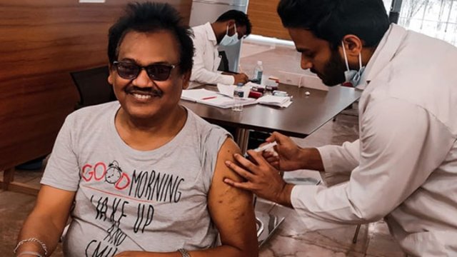 টিকা নিলেন সংগীতশিল্পী ফেরদৌস ওয়াহিদ