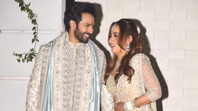 স্ত্রীকে নিয়ে ক্যামেরায় ধরা দিলেন বরুণ